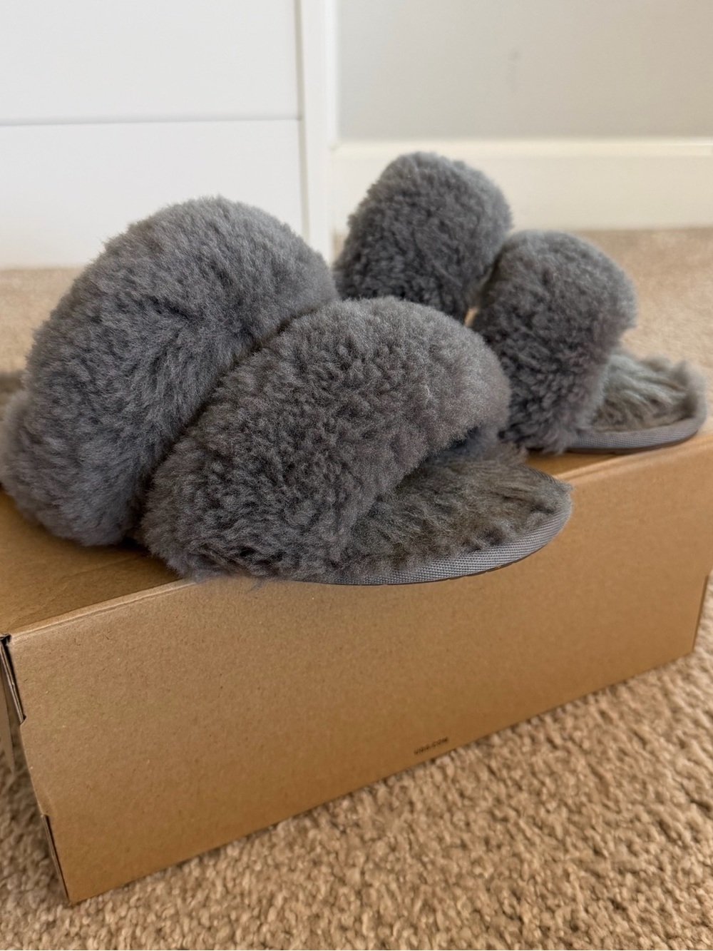 UGG® W MAXI CURLY SCUFFETTA
